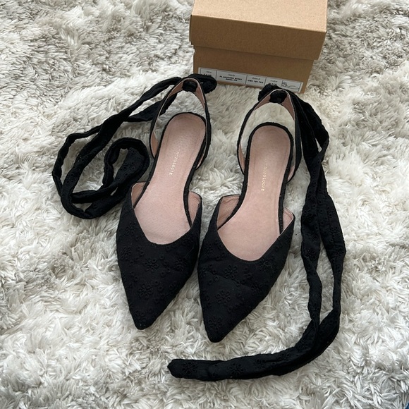 Anthropologie Shoes - Anthropologie eyelet flats